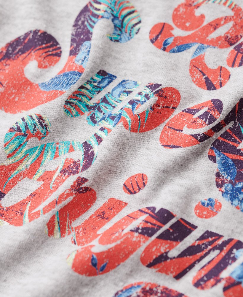 camiseta de manga curta com estampa floral em cinza mesclado.