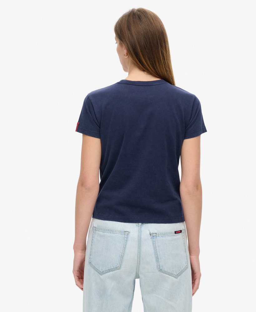 camiseta osaka 6 com estampa em relevo na cor azul marinho intenso.