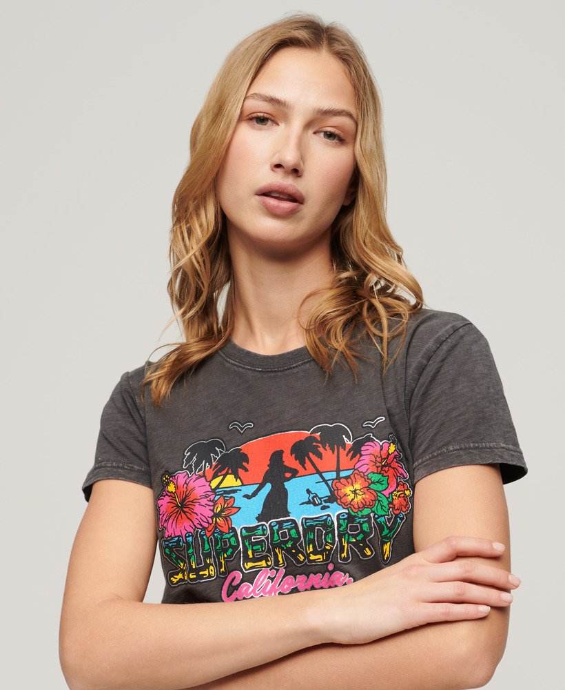 camiseta cali sticker fitted na cor preto vintage