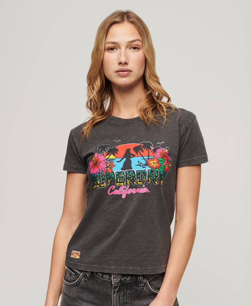 camiseta cali sticker fitted na cor preto vintage