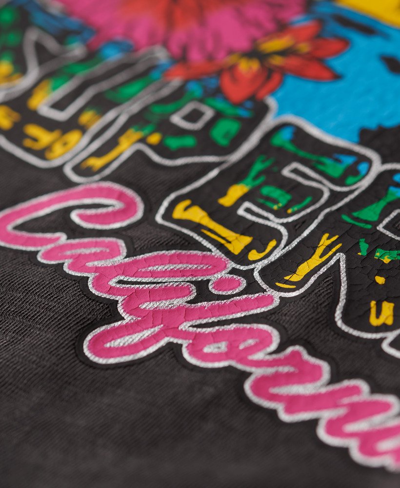camiseta cali sticker fitted na cor preto vintage