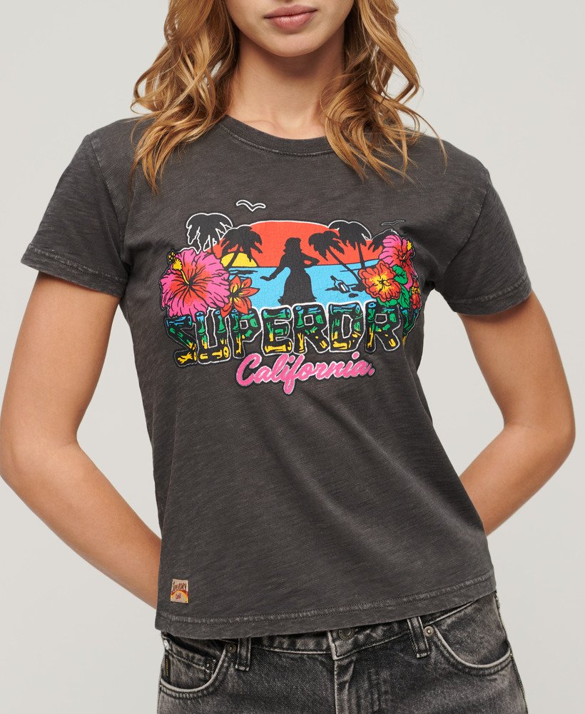 camiseta cali sticker fitted na cor preto vintage