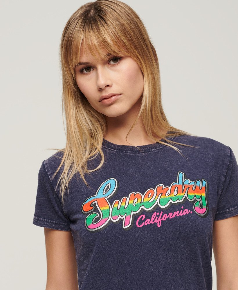 camiseta cali sticker fitted em tecido flamê azul marinho intenso.