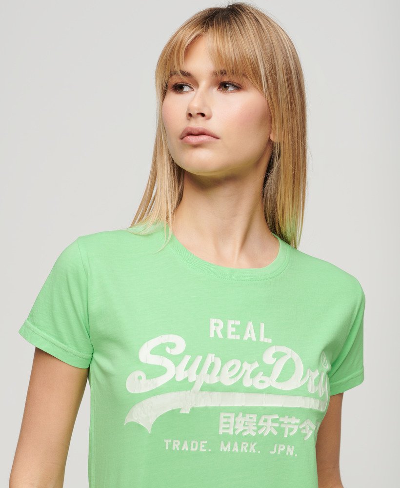 camiseta ajustada com estampa neon na cor verde menta neon