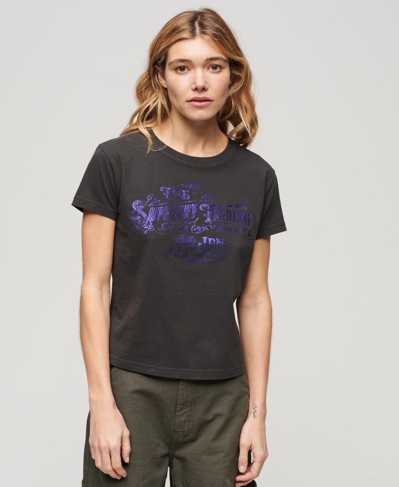 camiseta foil workwear fitted na cor preta lavada