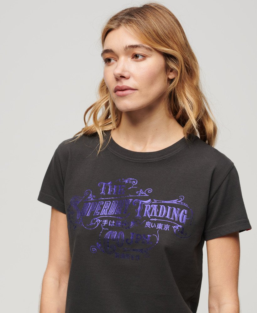 camiseta foil workwear fitted na cor preta lavada