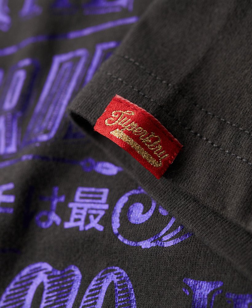 camiseta foil workwear fitted na cor preta lavada