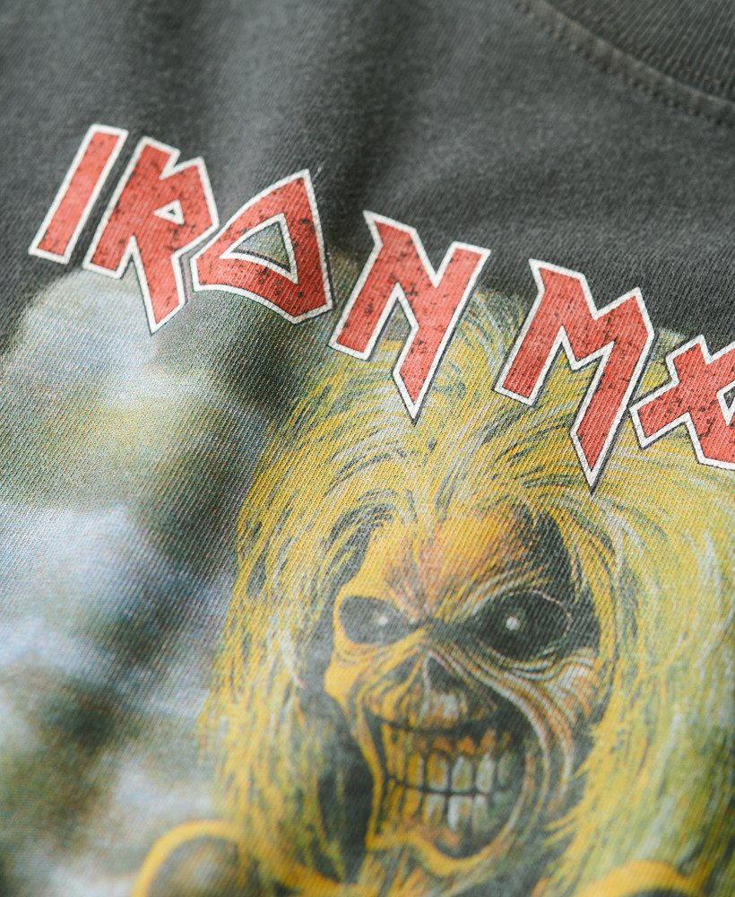 camiseta iron maiden x superdry de manga curta preta modelo mid merch.