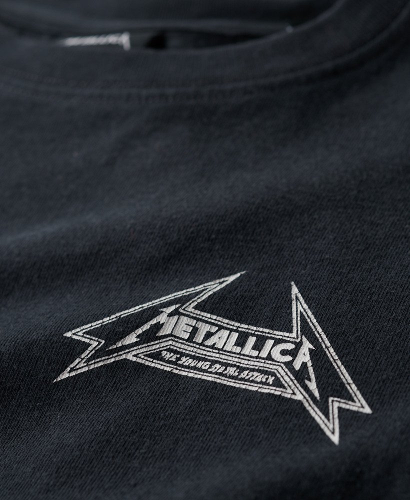camiseta metallica x superdry de manga curta com costas médias na cor preta.