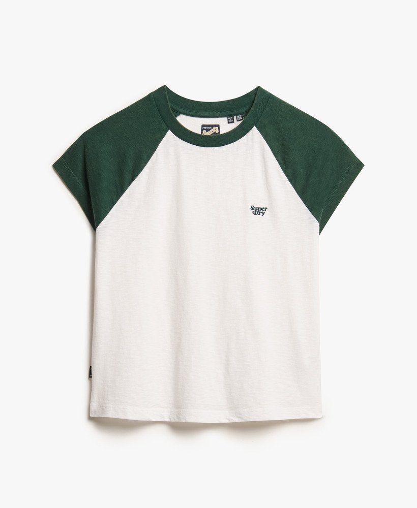 camiseta raglan essential logo em algodão orgânico nas cores verde esmaltebranco sujo