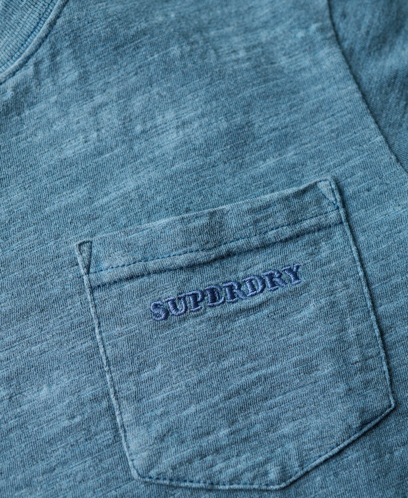 camiseta essential logo overdyed na cor azul luar