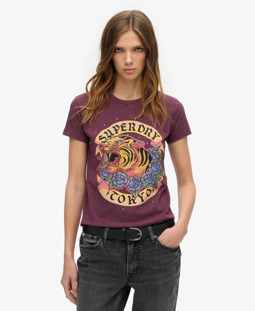 camiseta ajustada com strass e estampa de tatuagem na cor roxa figo