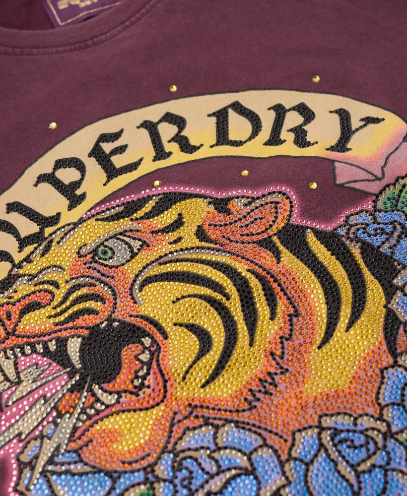 camiseta ajustada com strass e estampa de tatuagem na cor roxa figo