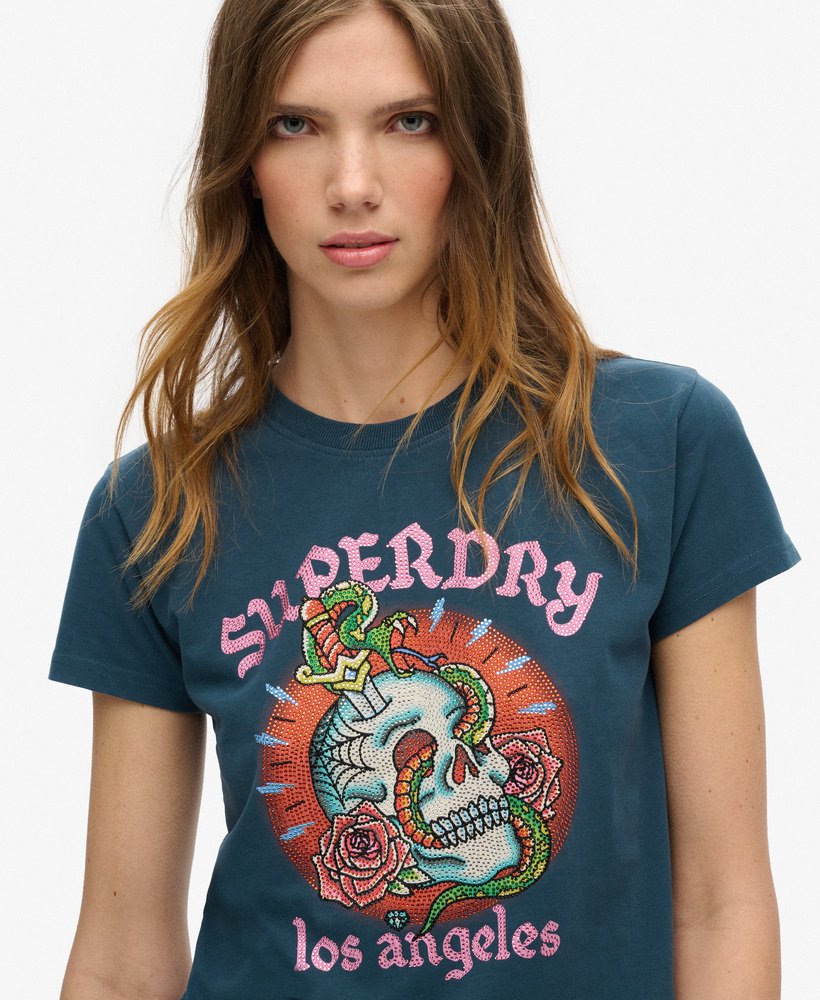 camiseta ajustada com strass e estampa de tatuagem na cor tinta.