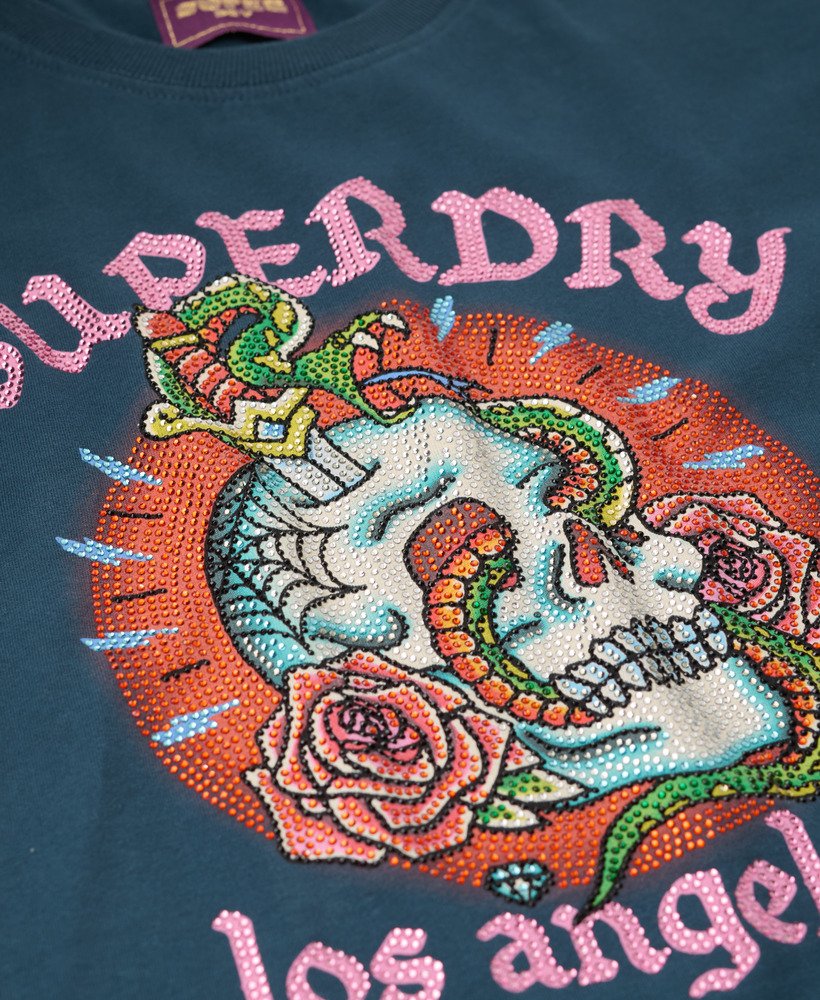 camiseta ajustada com strass e estampa de tatuagem na cor tinta.