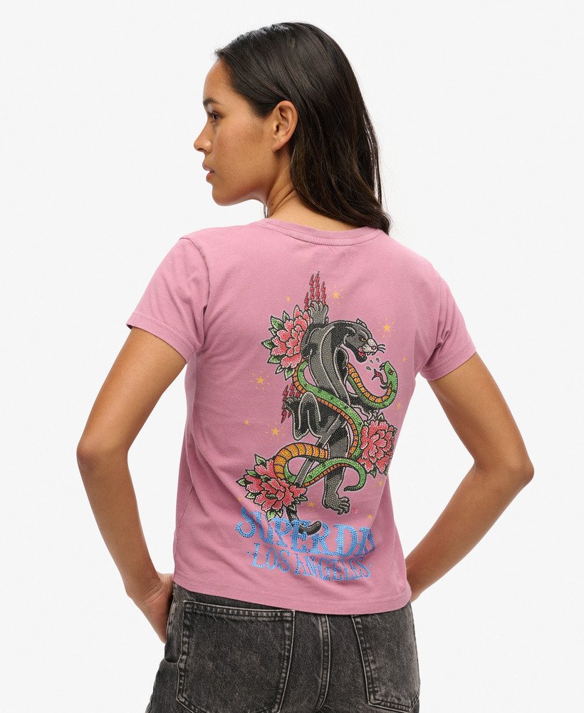 camiseta ajustada com strass e estampa de tatuagem na cor roxa orquídea escura.