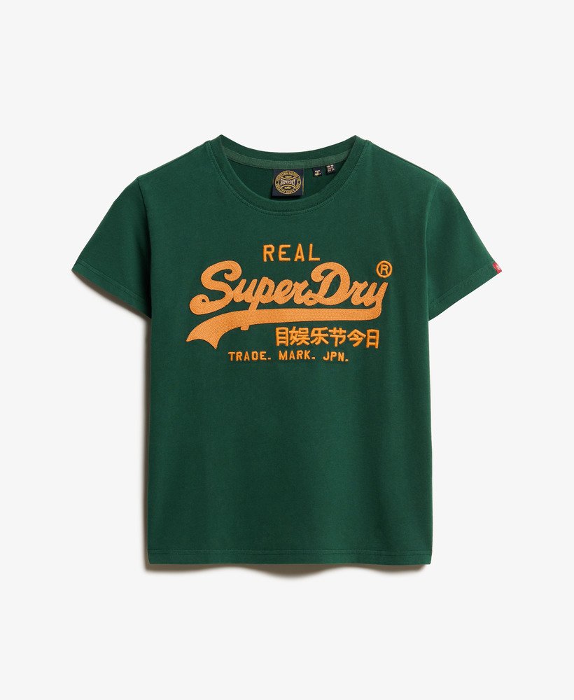 camiseta ajustada com logo vintage bordado na cor verde esmalte.