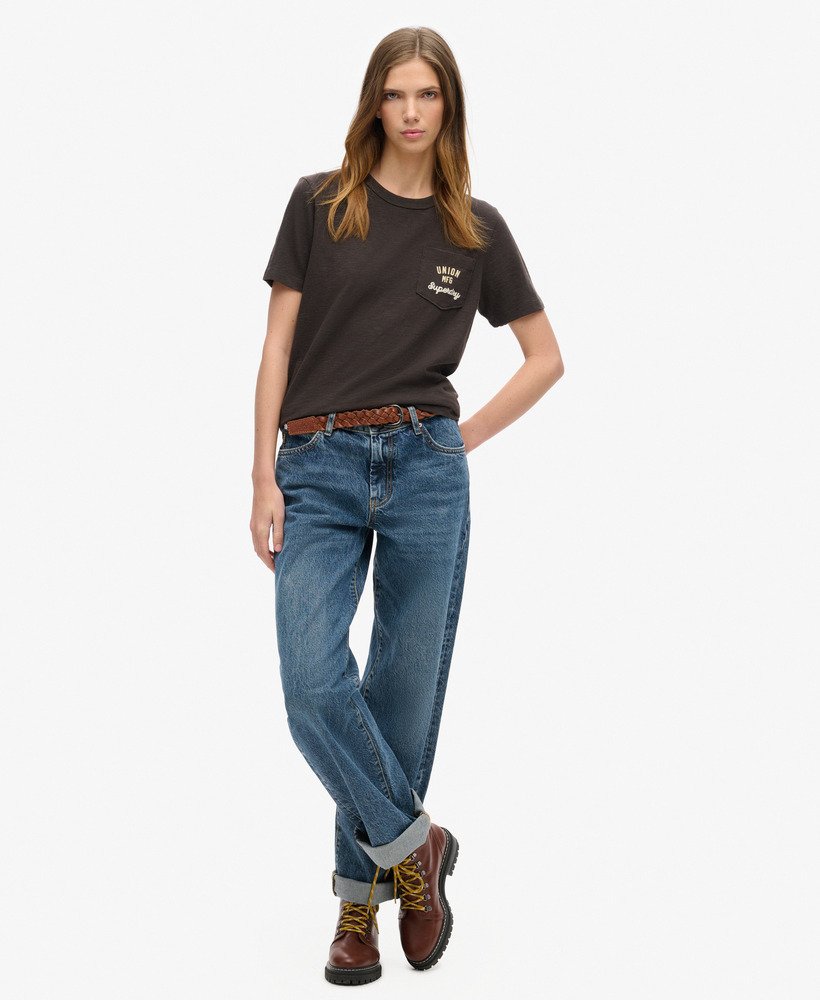 camiseta workwear com bolso bordado na cor bison black