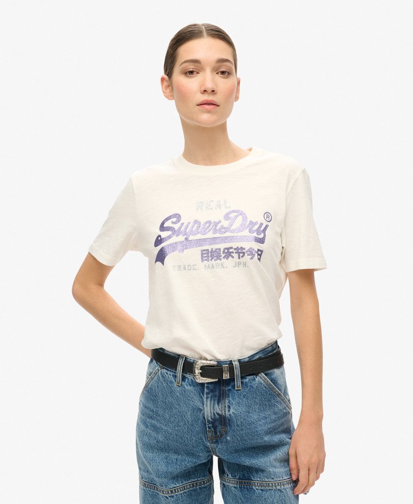 camiseta vl graphic com detalhes em tecido texturizado cru.