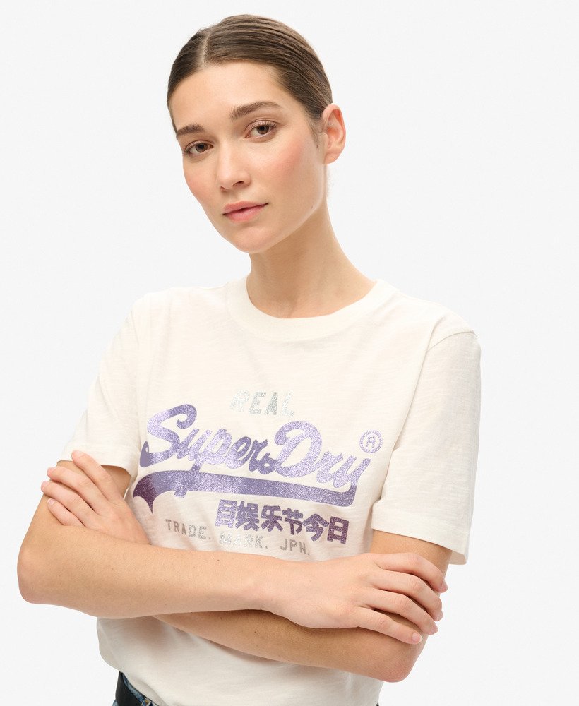 camiseta vl graphic com detalhes em tecido texturizado cru.