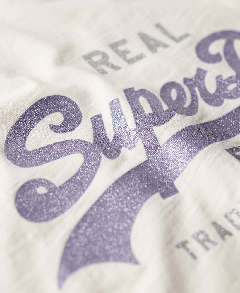 camiseta vl graphic com detalhes em tecido texturizado cru.