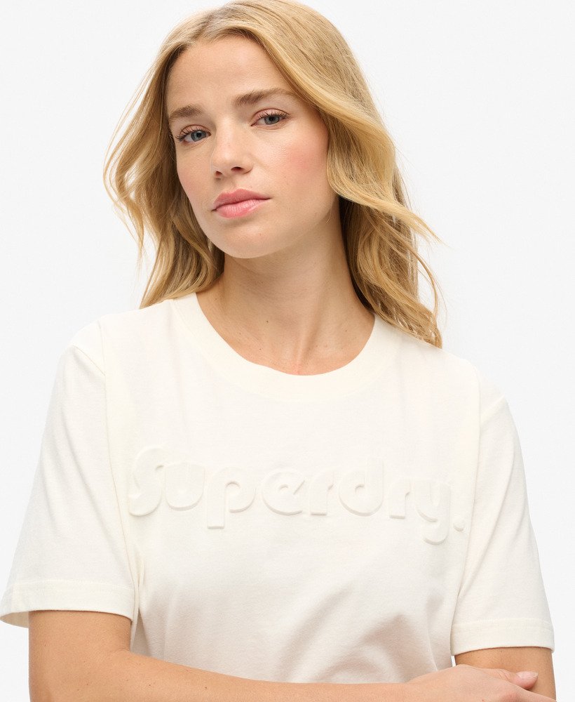 camiseta relaxed com logo em relevo na cor branco giz