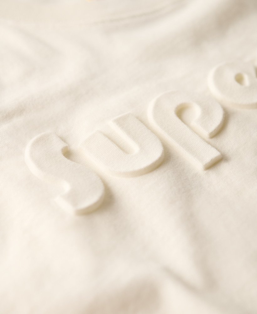 camiseta relaxed com logo em relevo na cor branco giz