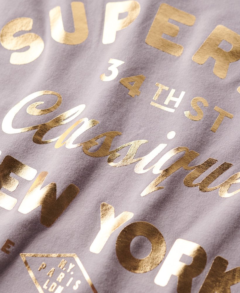 camiseta relaxed luxe metallic logo na cor lilás brassica