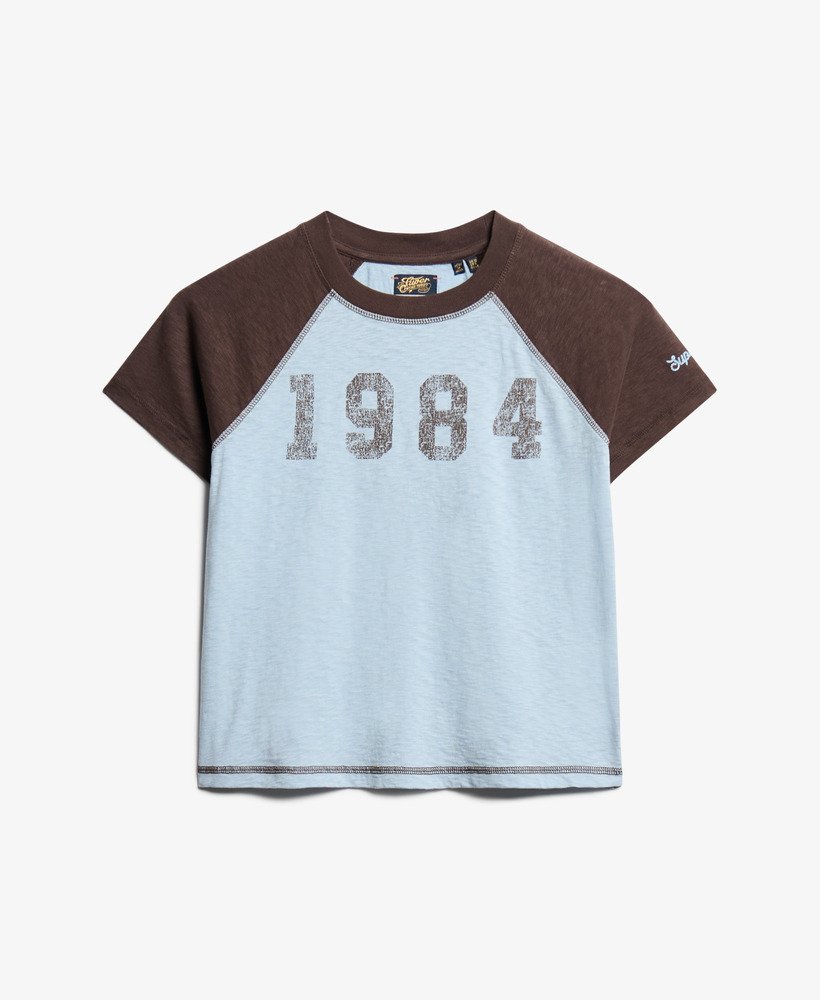 camiseta raglan athletic essentials na cor azul-névoamarrom chocolate escuro