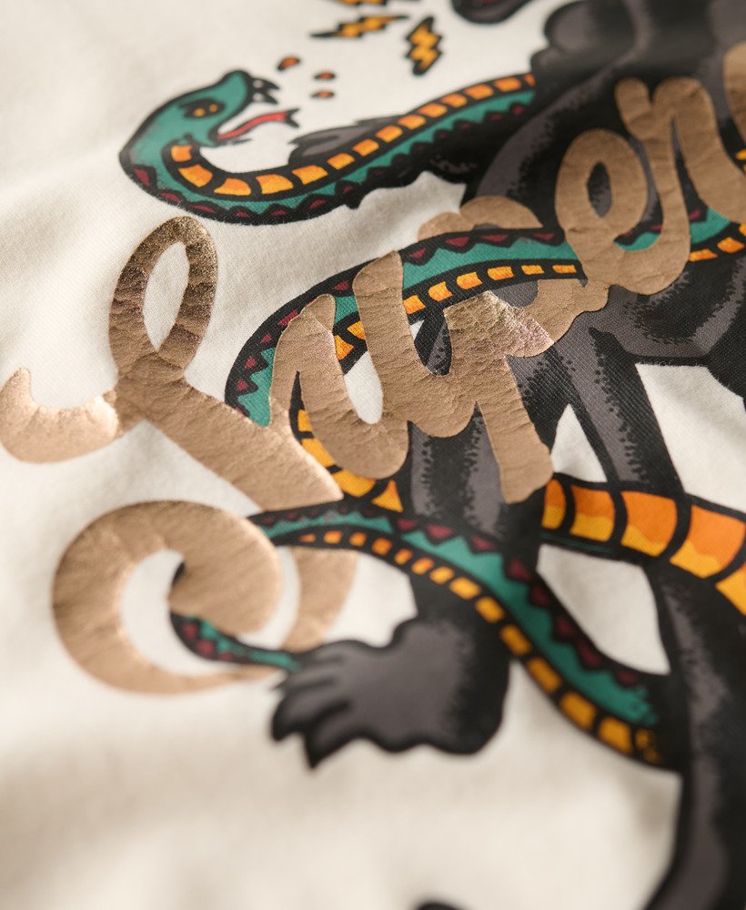 camiseta relaxed com estampa de tatuagem na cor branca inverno