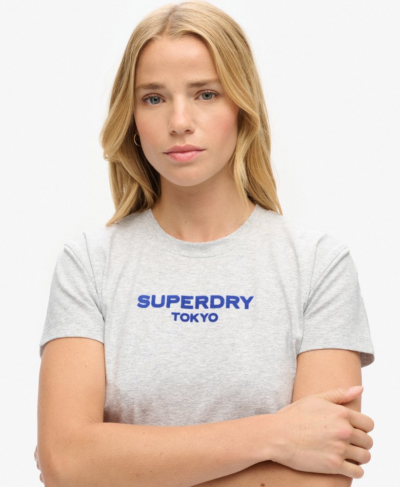 camiseta sport luxe graphic fitted na cor cinza mesclado.