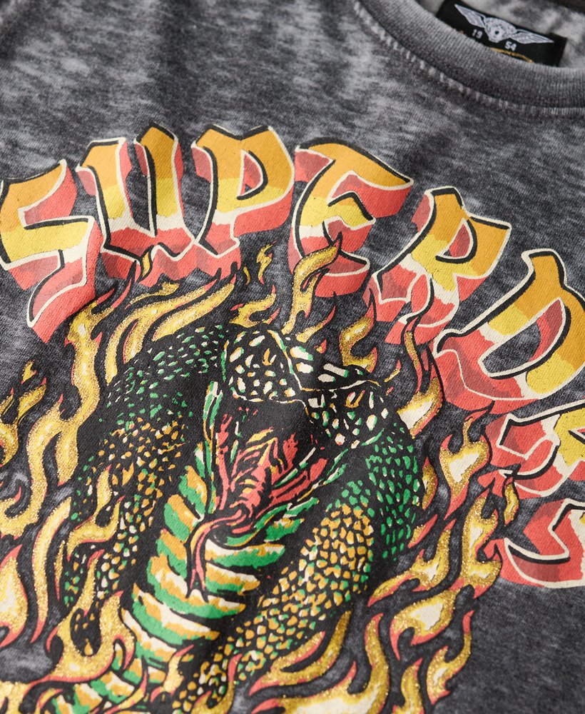 camiseta preta com estampa de rock para motociclistas.