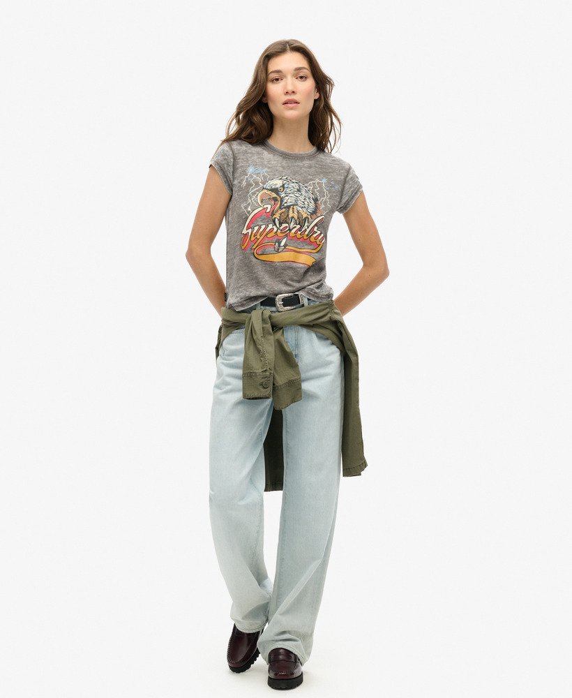camiseta biker rock com estampa gráfica na cor preto vintage