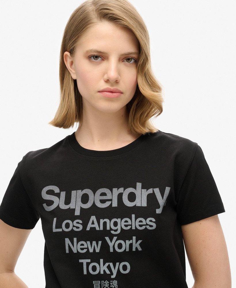 camiseta core logo city fitted na cor preta