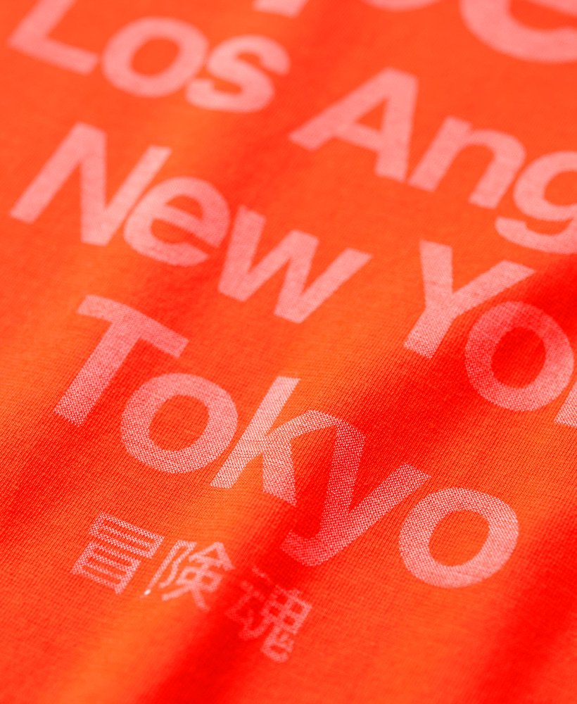 camiseta core logo city fitted na cor coral vulcânico