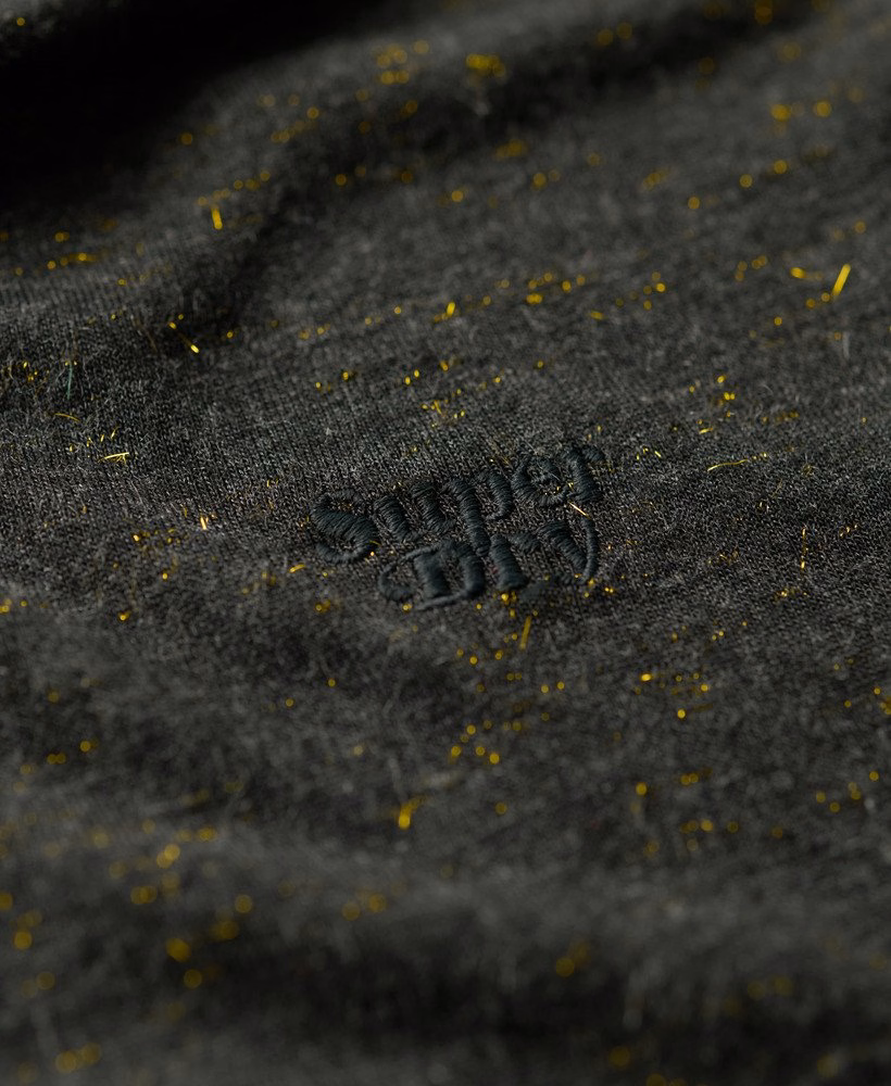 Camiseta Studios Slub com decote em V bordada