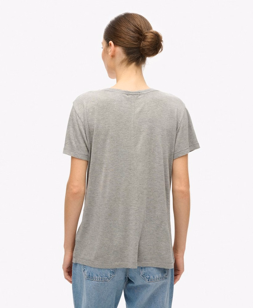 Camiseta Studios Slub com decote em V bordada