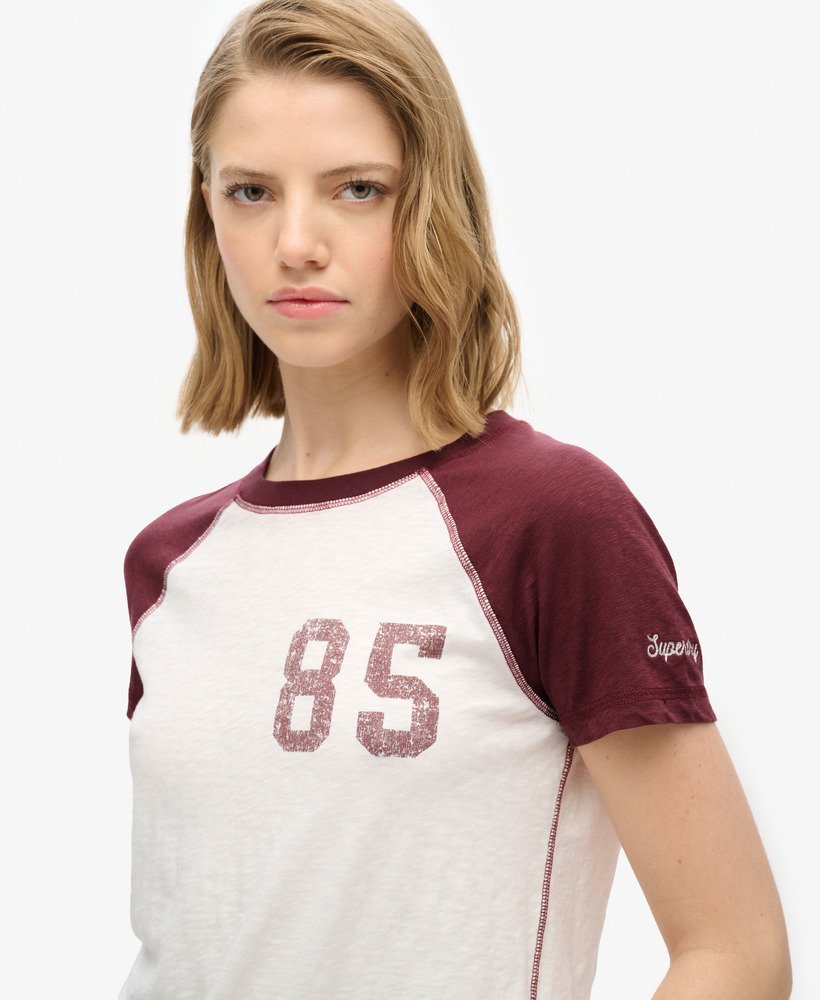 camiseta raglan athletic essentials na cor vermelho portobranco off-white