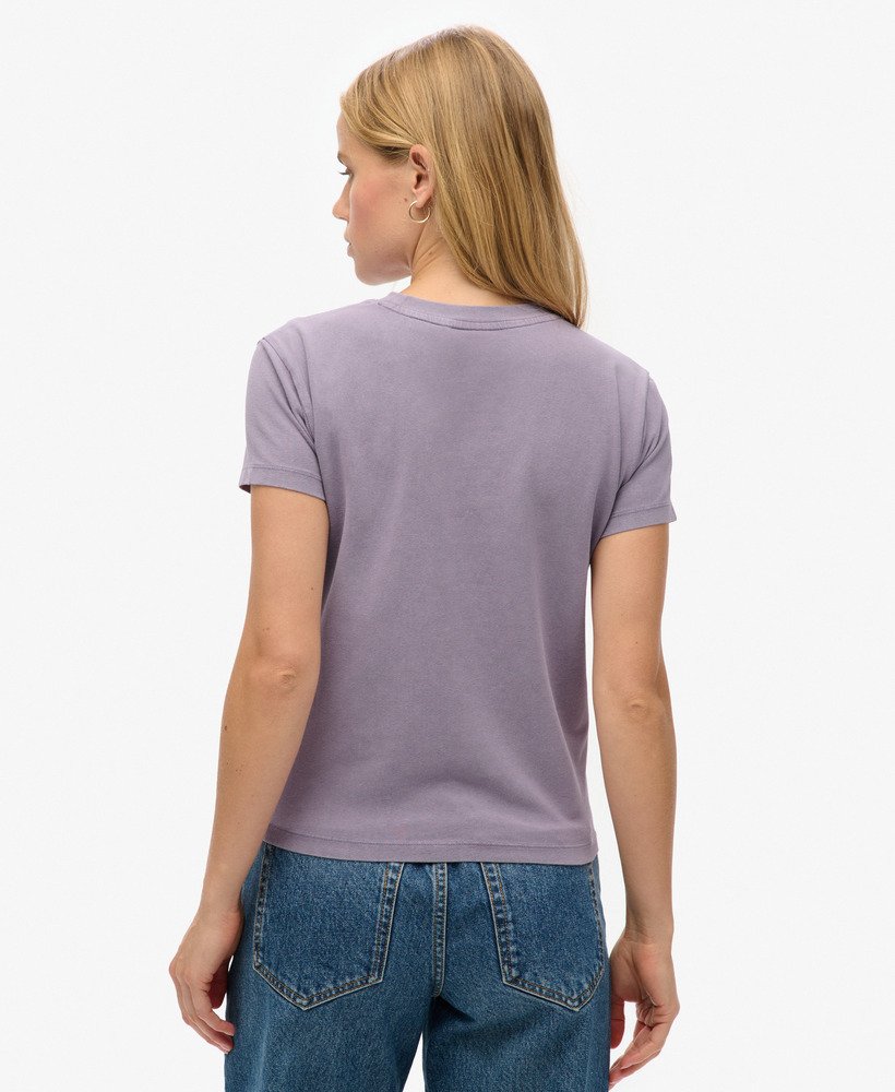 camiseta sport luxe graphic fitted na cor roxo sálvia