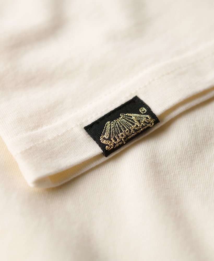 camiseta relaxed com logo arco-Íris na cor creme