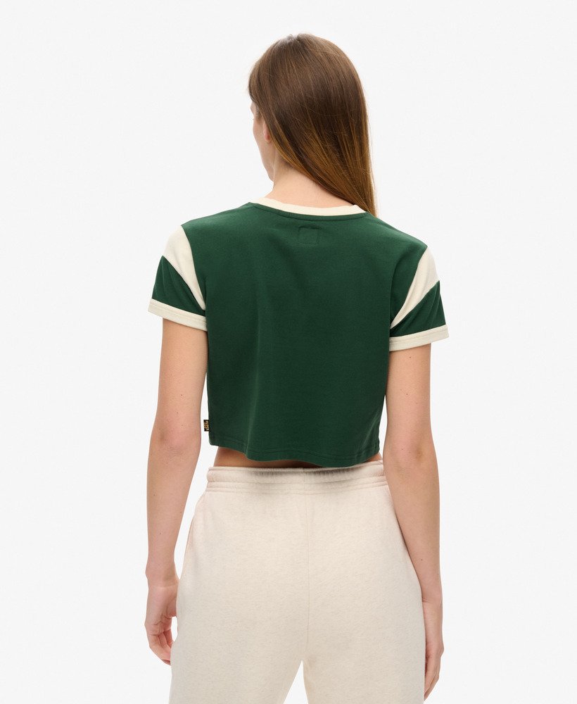 camiseta athletic essentials graphic ringer na cor verde esmalte.
