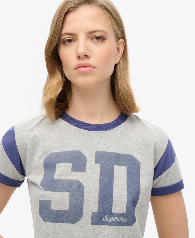 camiseta athletic essentials graphic ringer na cor cinza mescla.