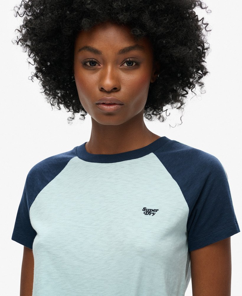 camiseta retrô essential logo em azul celesteazul marinho intenso