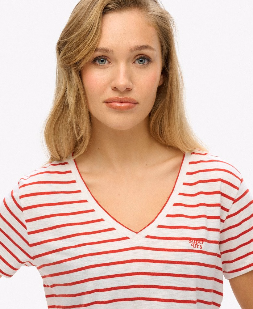 Camiseta com decote em V bordada em tecido texturizado