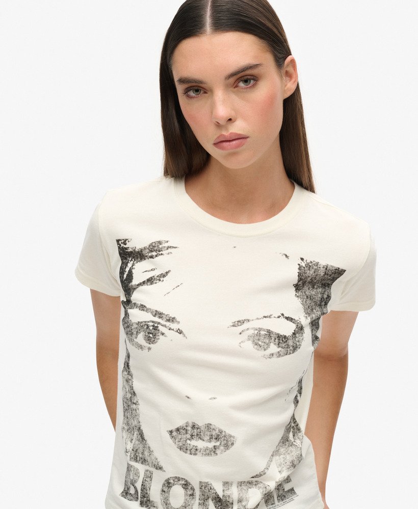 camiseta blondie x superdry fitted na cor off white