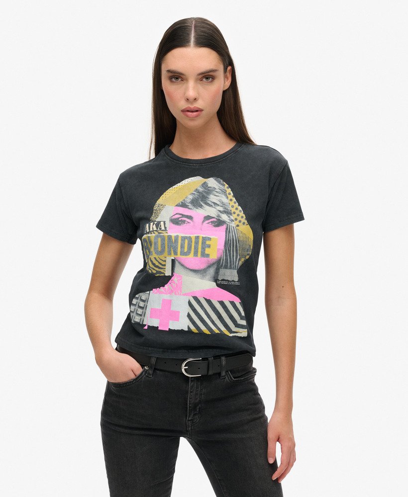 camiseta blondie x superdry fitted na cor preta lavada