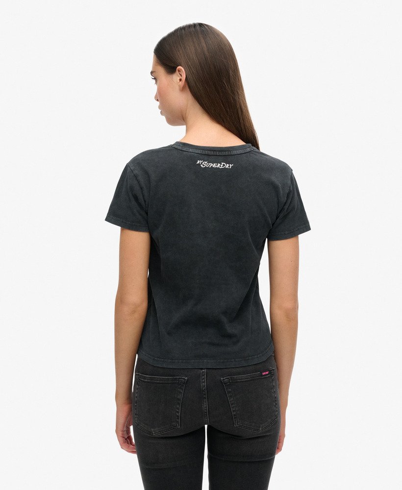 camiseta blondie x superdry fitted na cor preta lavada