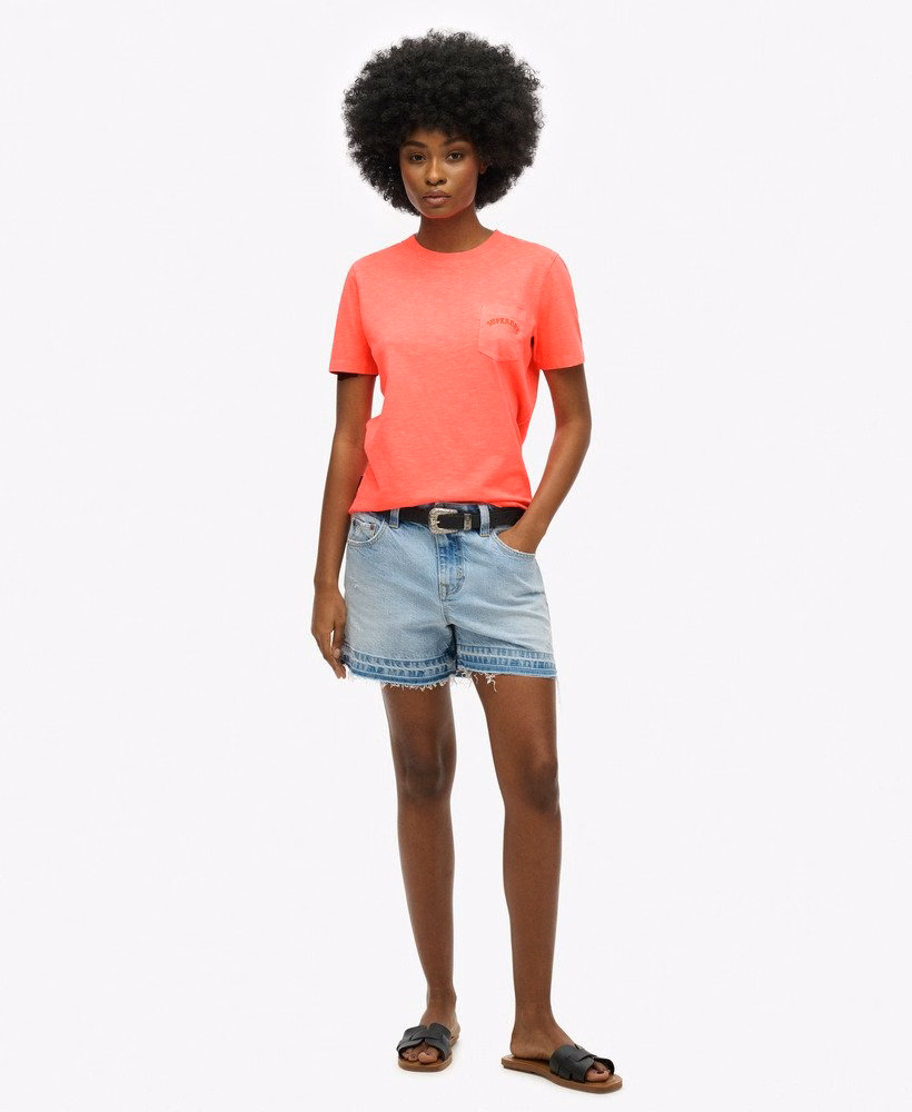 Camiseta Essential Logo com Bolso e Estampa Tingida em Peça