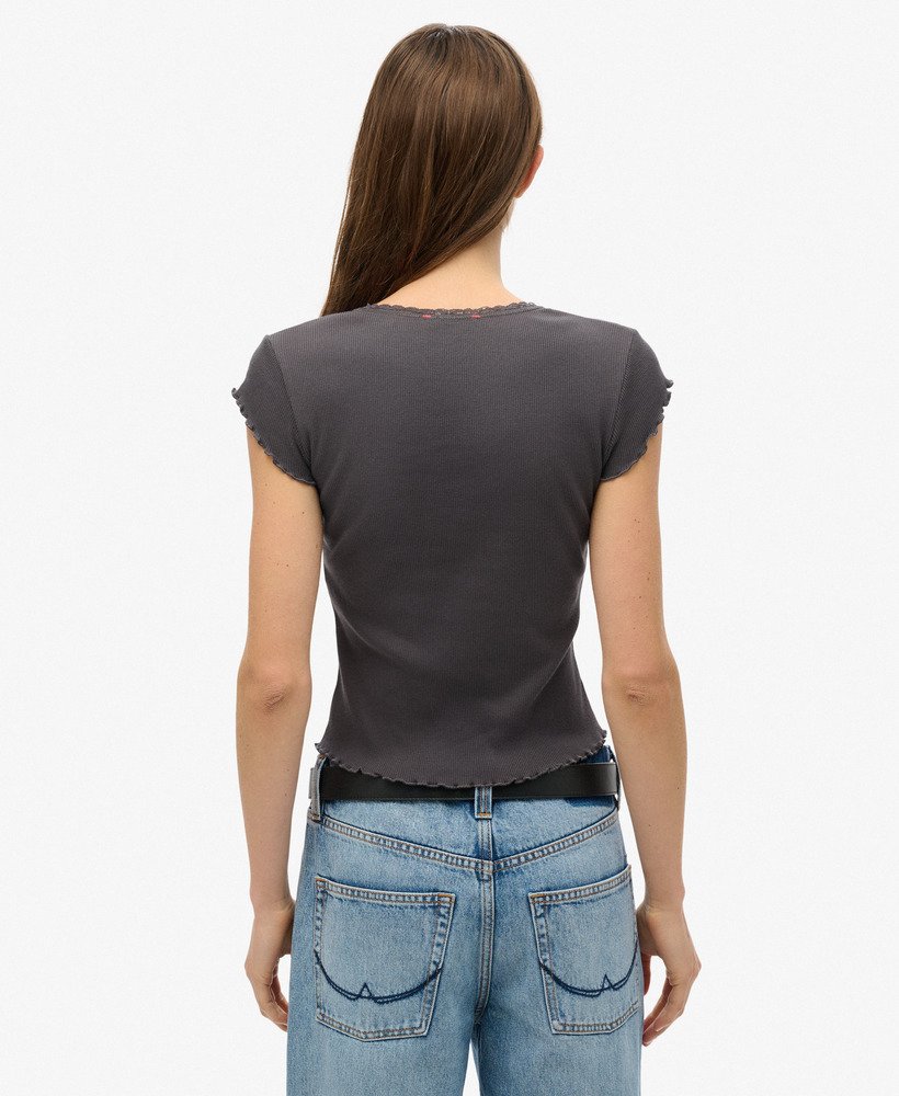 camiseta básica de manga curta com decote quadrado na cor carvÃo