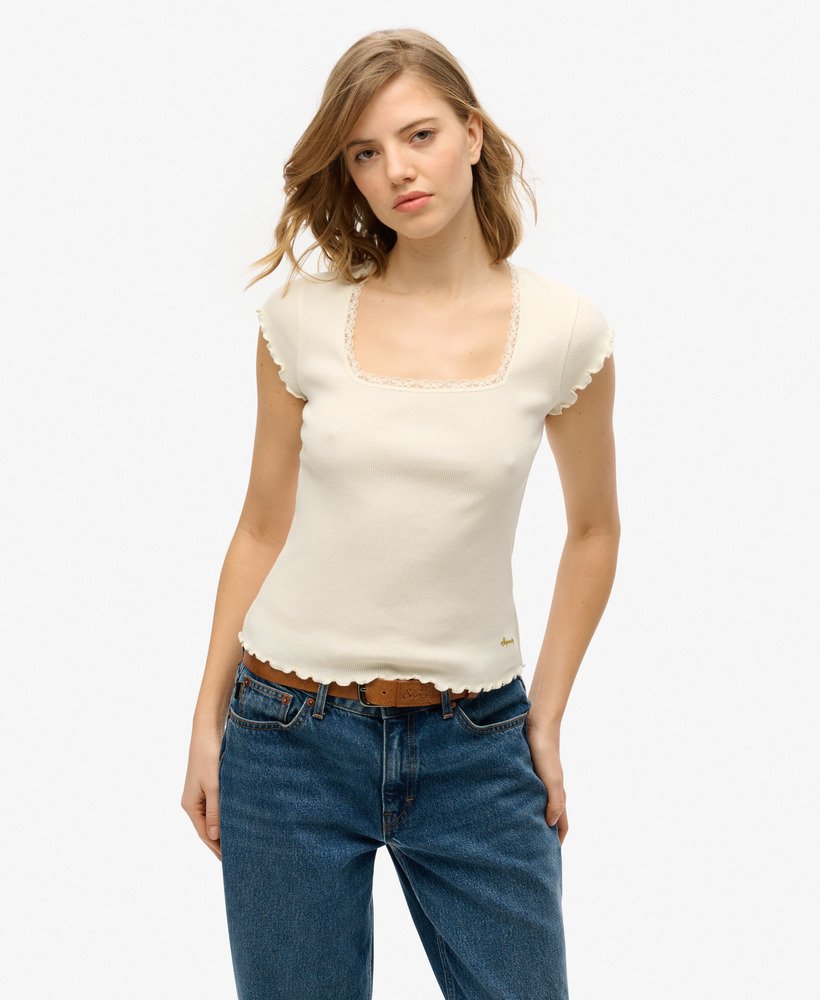 camiseta básica de manga curta com decote quadrado na cor off white.